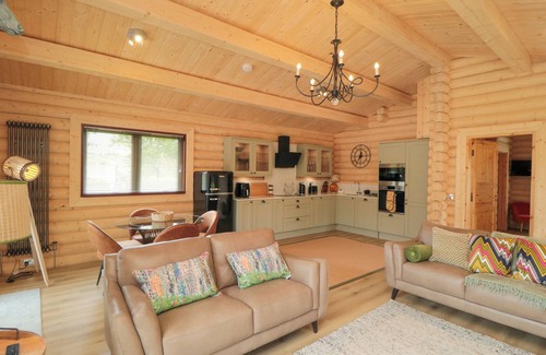 Carlton-in-Cleveland Cottage | COLDMOOR LODGE 6, romantic, with hot tub in Stokesley