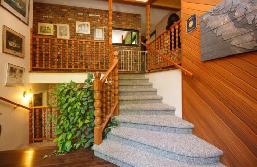 North Saanich House | Cole's Bay Vacation Retreat Library Room