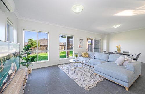 Colebee House | Colebee Modern 5BR House Spacious & Close to Park