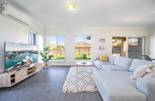 Colebee House | Colebee Modern 5BR House Spacious & Close to Park