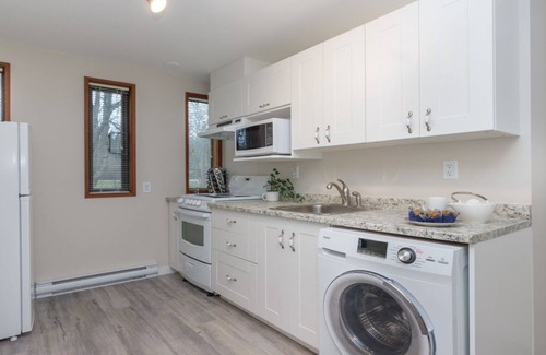 North Saanich House | Coles Bay Vacation Retreat /Beaches, Golf, Trails