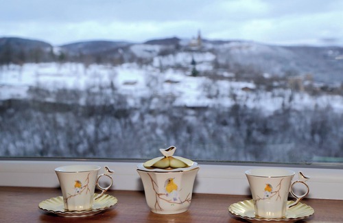 Veliko Tarnovo Apartment | Colibri Castle View – Romantic Escape