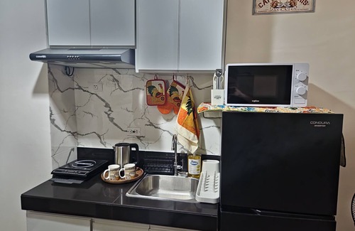 Trece Martires Apartment | Colin's Suite Condo with Pool/Near Tagaytay