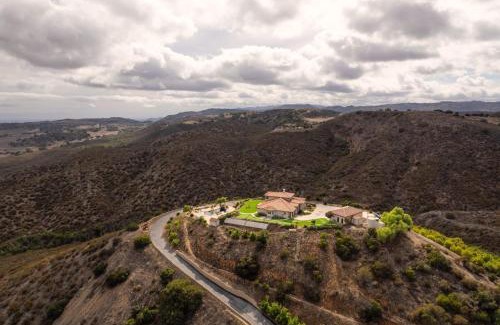 Murrieta Villa | Colina by AvantStay Secluded Mountain Top Oasis w Pool Hot Tub Putting Green