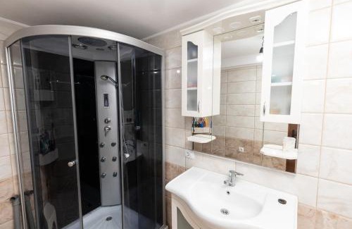 Voinesti House | Colina Mărului