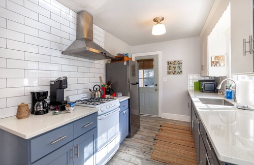 Echo Hills House | Coliseum Cottage