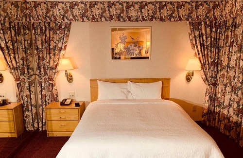 East Meadow Hotel | Coliseum Inn & Suites - Garden City Long Island