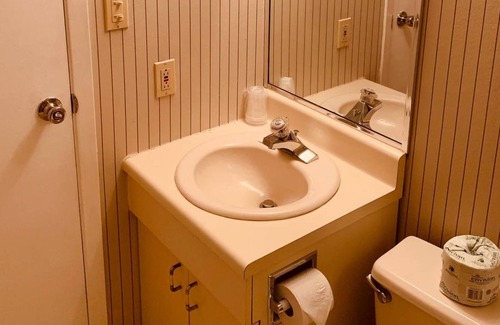 East Meadow Hotel | Coliseum Inn & Suites - Garden City Long Island