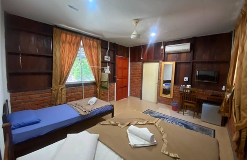 Sik District Hotel | Collection O 91015 Sungai Batang Lake Chalet