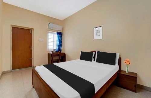 Erode Hotel | Collection O Chinnamuthu Main Street