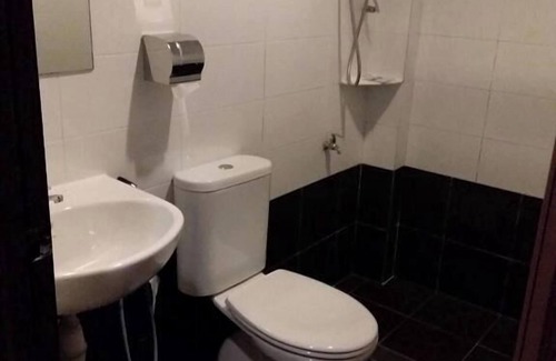Bandar Baru Salak Tinggi Hotel | Collection O KLIA Formerly Bary Inn.