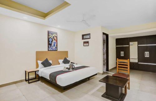 Patparganj Hotel | Collection O Patparganj Max Speciality Hospital