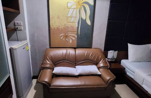 Ladprao Hotel | Collection O The Bangkok Cha Cha Suite