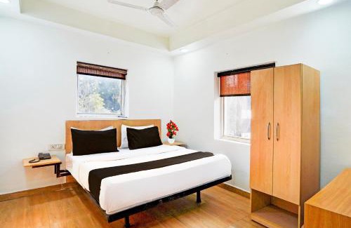 Noida Hotel | Collection O Vasundhara Enclave Delhi