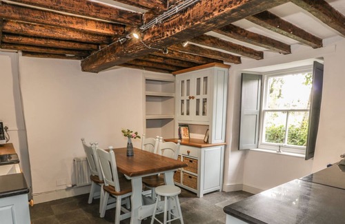 Corwen Cottage | COLLEGE COTTAGE, family friendly, character holiday cottage in Corwen