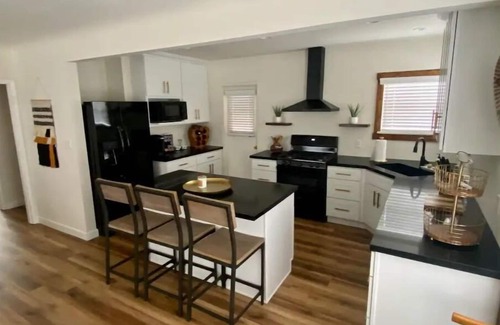Bonita House | College Cottage