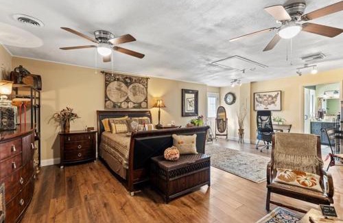 College Park House | College Park-Orlando 5Star Villa Oasis - Home Away From Home - QUIET Neighborhood-PRIVATE Botanical Courtyard - mins from EOLA,DT, Winter Park - Free Parking & EV Plug In
