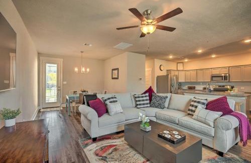 Wellborn House | College Station Townhome with Furnished Patio!
