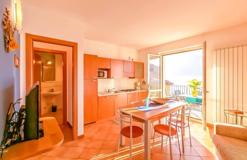 Vercana Apartment | Collina Coratina Holiday Apartment with Pool