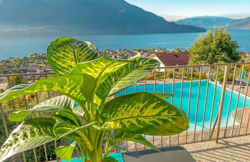 Vercana Apartment | Collina Coratina Holiday Apartment with Pool