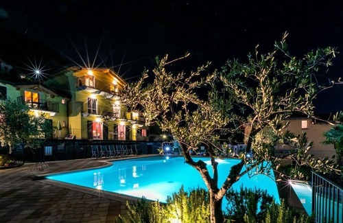 Vercana Apartment | Collina Coratina Holiday Apartment with Pool