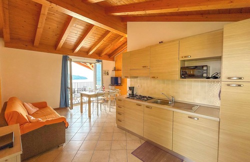 Vercana Apartment | Collina Nocciola Holiday Apartment with Pool