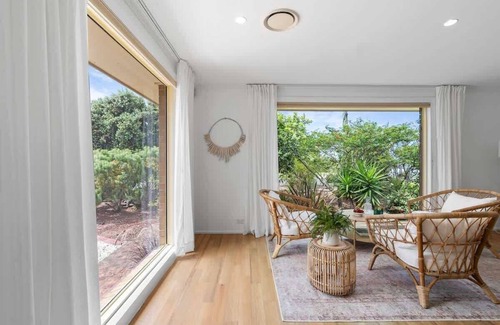 Vincentia House | Collingwood - 4BR modern beachfront holiday home