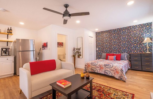 West San Antonio Apartment | Collins Garden Studio Near Downtown - 4 miles