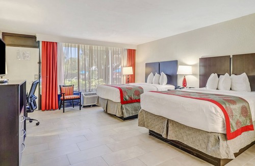 Lake Park Hotel | Collins Hotel Naples