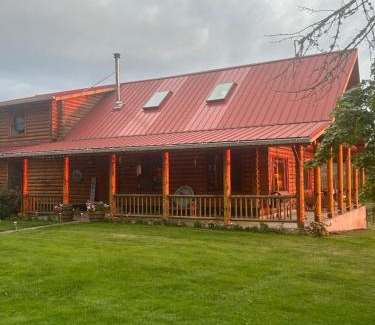 Molalla Cabin | Collins Pond and Lodge