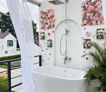 Pong Ta Long Villa | Colmar PoolVilla Khao Yai