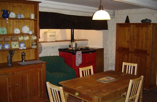 Axminster House | Colmer Farmhouse, idyllic setting and close Lyme Regis