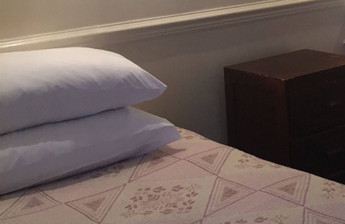 Colnbrook House | Colnbrook Lodge Guest House