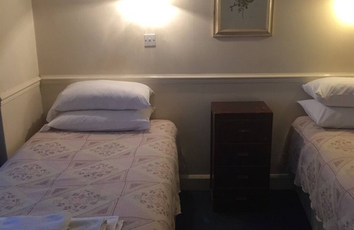 Colnbrook House | Colnbrook Lodge Guest House