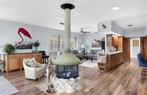 Gulf Pines House | Colonel's Cottage- Sanibel Beach Retreat Fantastic Amenities