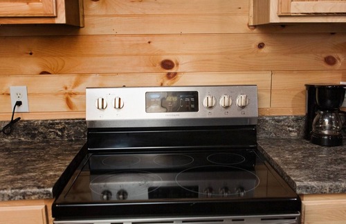 Paducah Cabin | Colonels' Cabin at Ramp 11 Retreat by Concord Sun