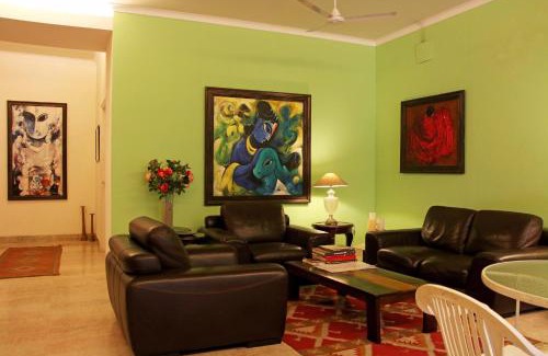 Defence Colony Bed & Breakfast | Colonel’s Retreat