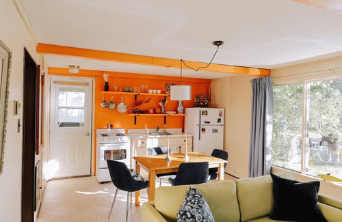 Lake of Bays Hotel | Colonial Bay Motel and Cottages