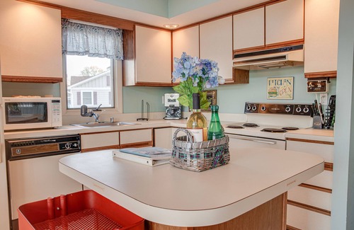 Colonial Beach House | Colonial Beach Bay house with views & canoe