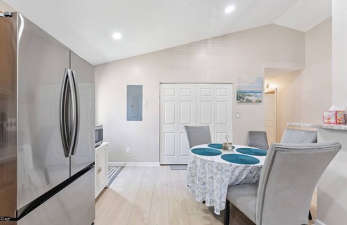 Issue House | Colonial Beach Living and Loving!WiFi, streamTV,2 Full Baths. Clean & New!