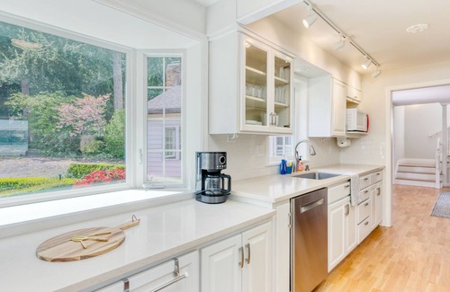 Langley House | Colonial by the Sea - House on the Bluff