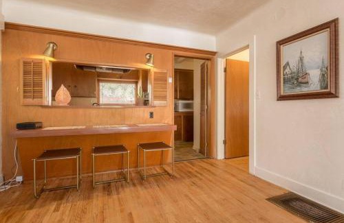 Atascadero House | Colonial Cottage Getaway