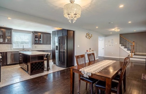 Meriden House | Colonial home near Hiking Trail