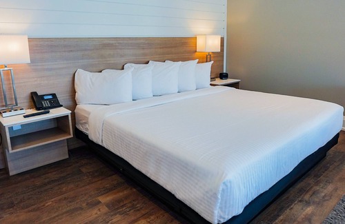 Grand Bend Hotel | Colonial Hotel & Suites - Executive Jacuzzi Suite