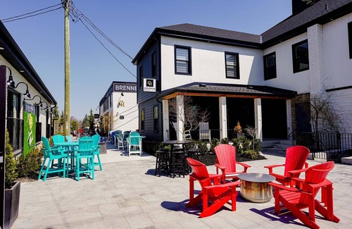 Grand Bend Hotel | Colonial Hotel & Suites - Double King