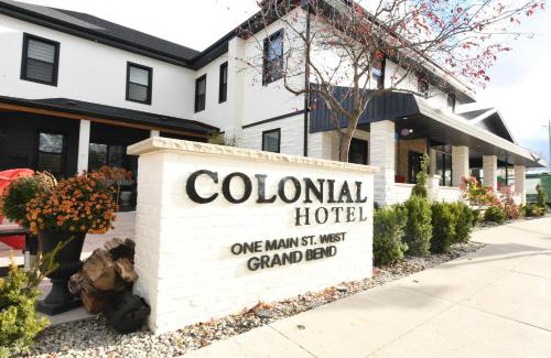 Grand Bend Hotel | Colonial Hotel & Suites