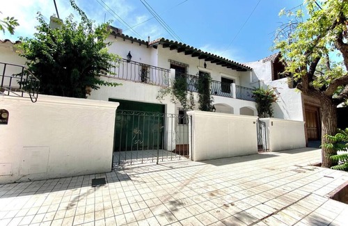 Mendoza City Center House | Colonial House in Mendoza! | 9 People