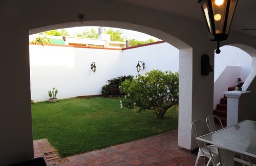 Mendoza City Center House | Colonial House in Mendoza! | 9 People