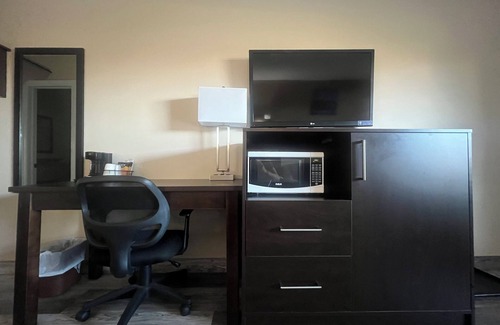 Tay Valley Hotel | Colonial House Motor Inn