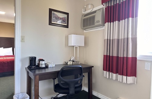 Tay Valley Hotel | Colonial House Motor Inn